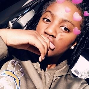 Meet your Posher, Joilyn